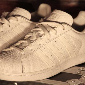 Adidas - Womens 8 - White - Snake Skin Superstar